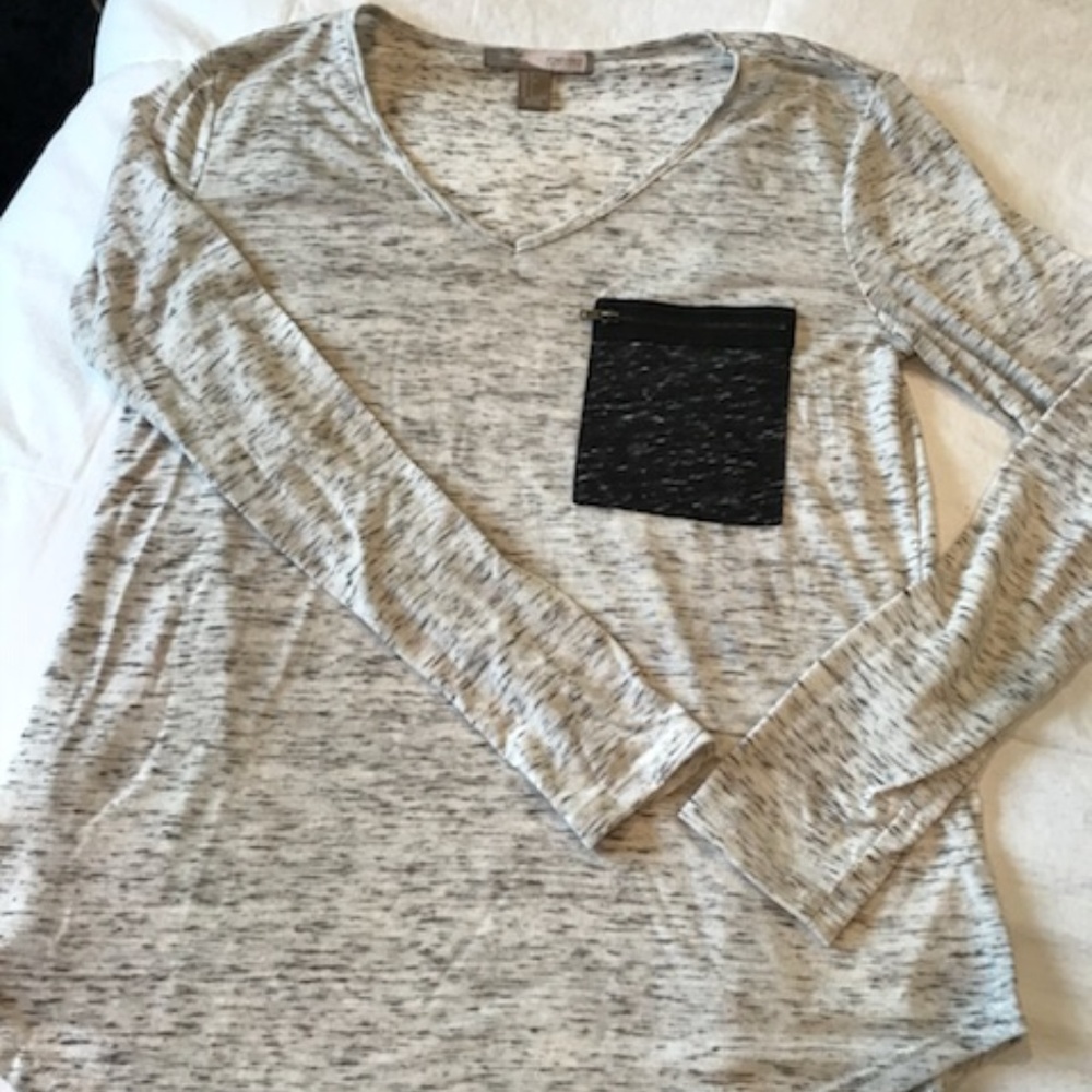 MARLED V-NECK WITH BLACK POCKET LONG SLEEVE
